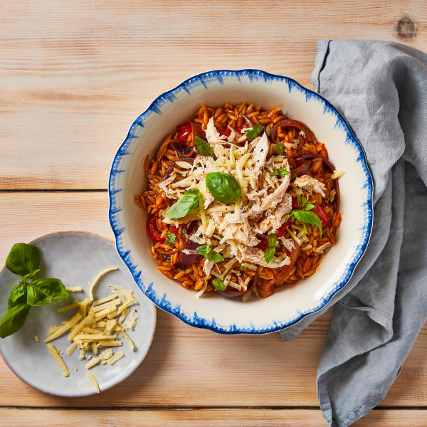 OnePot Chicken, Red Pepper & Pesto Orzo Recipe Gousto