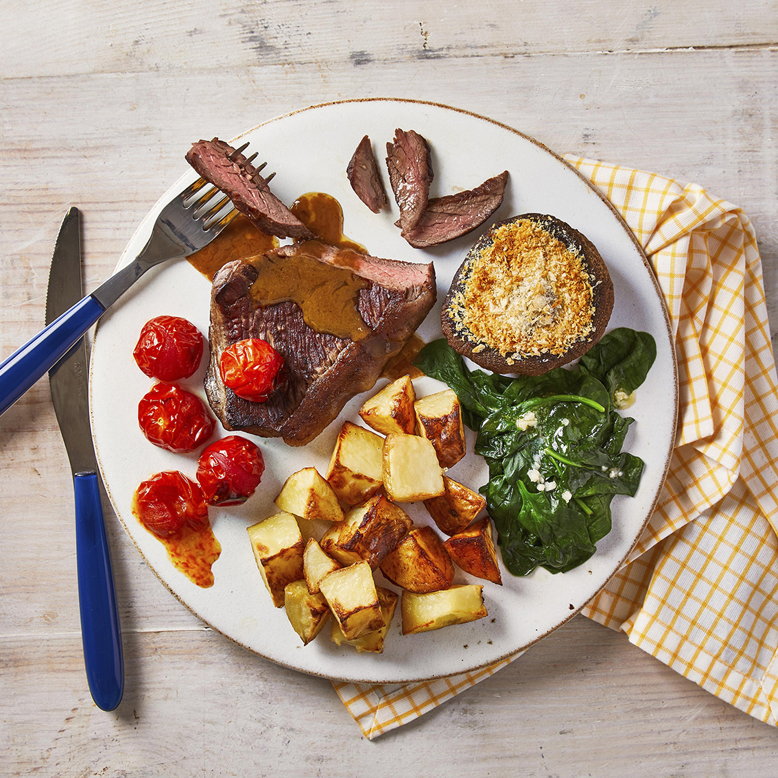 Rump Steak, Garlic Mushrooms & Crispy Potatoes Recipe | Gousto