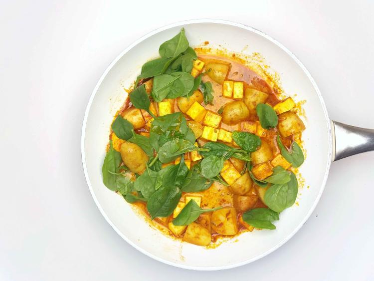 Kolkata Aloo Paneer Curry & Buttered Naan Recipe Gousto