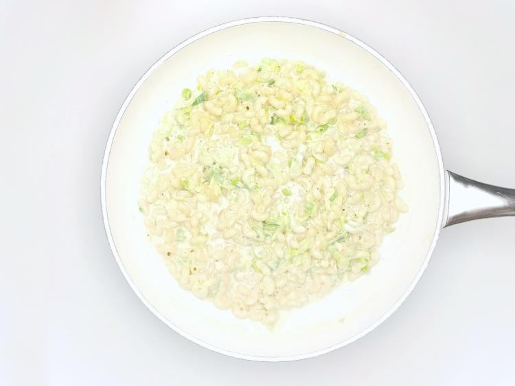 Leek & Roasted Tomato Mac 'N' Cheese Recipe Gousto